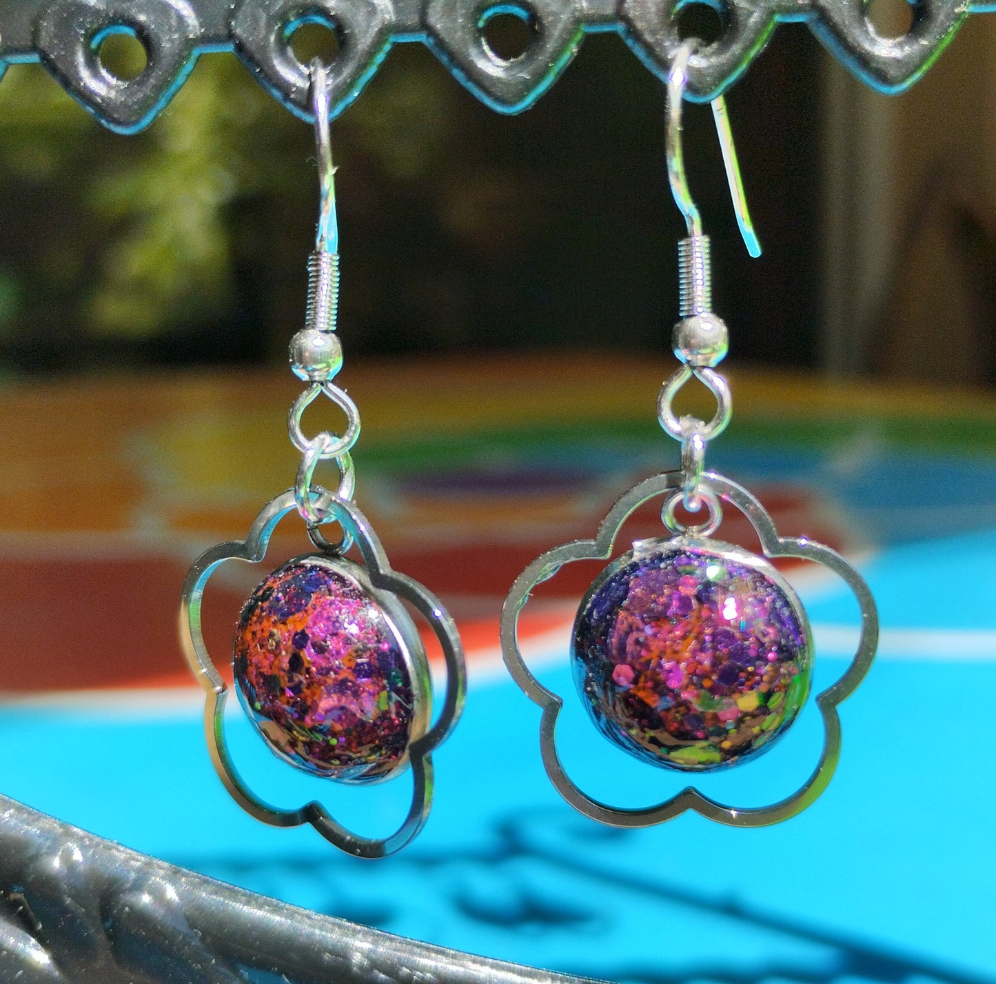 Boucles d'oreilles contour fleur 2 colories